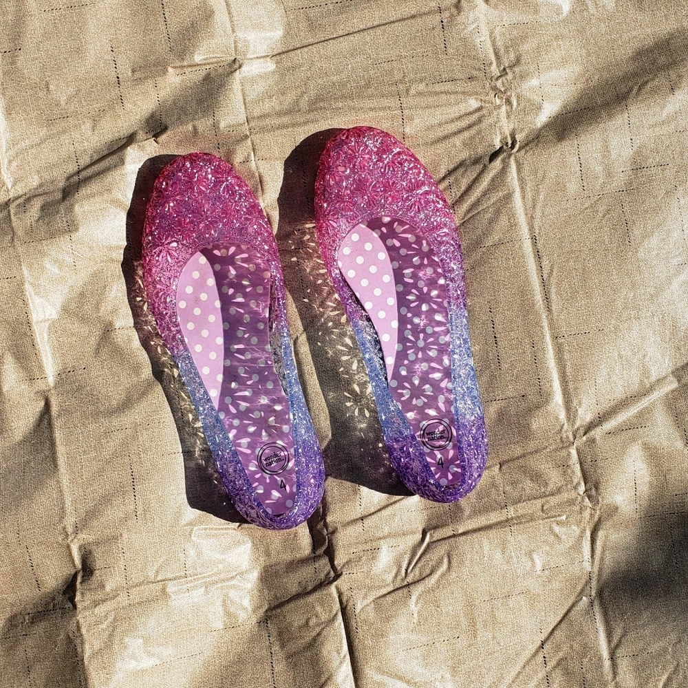 Girl's shoes